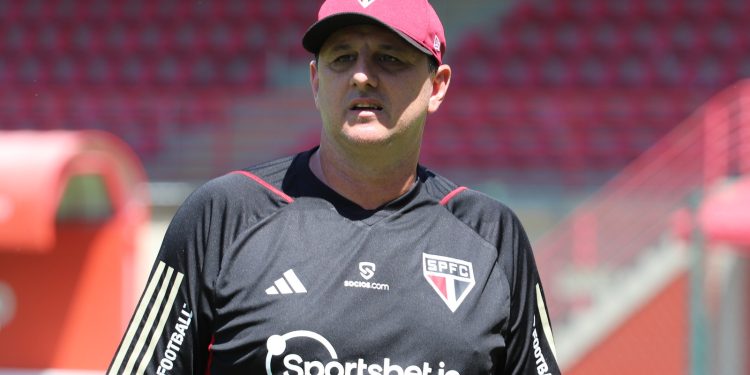 São Paulo F.C. – Rogério Ceni promove ajustes táticos na equipe