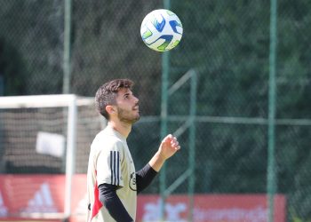 São Paulo F.C. – Elenco retorna ao CT da Barra Funda após treino em Cotia