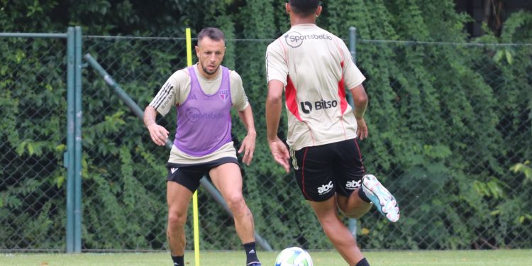 São Paulo F.C. – Calleri inicia transição e Rafinha treina com o grupo São Paulo F.C. – Calleri inicia transição e Rafinha treina com o grupo