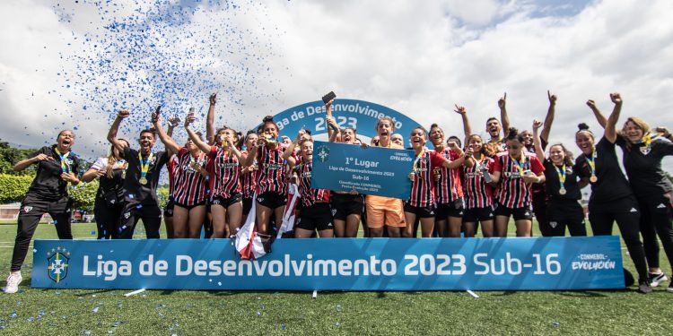 São Paulo F.C. – Base feminina finaliza semestre com dois títulos e quatro pódios São Paulo F.C. – Base feminina finaliza semestre com dois títulos e quatro pódios