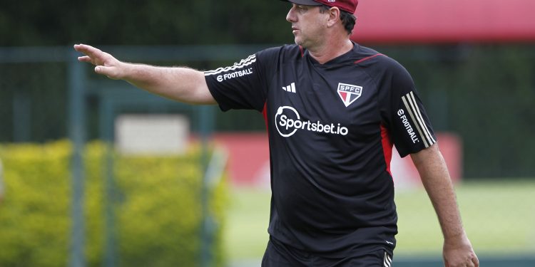 São Paulo F.C. – Domingo de Páscoa e treino no CT da Barra Funda São Paulo F.C. – Domingo de Páscoa e treino no CT da Barra Funda