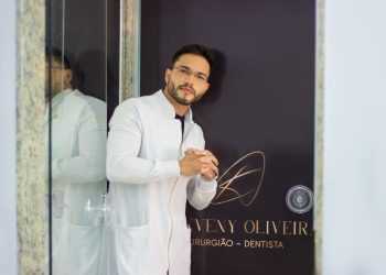Dr. Kveny Oliveira: cirurgião dentista faz sucesso no setor de lentes de contato dentais