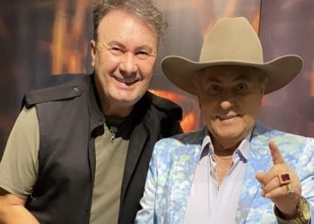 Milionário canta sucessos ao lado de Paraná em um show inesquecível