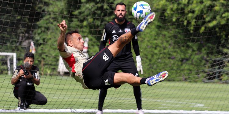 São Paulo F.C. – Tricolor finaliza preparação e segue para a Argentina