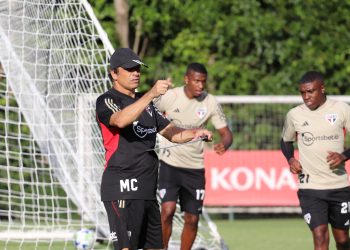 São Paulo F.C. – Milton Cruz comanda o treino na reapresentação do elenco
