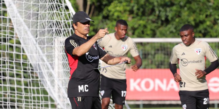 São Paulo F.C. – Milton Cruz comanda o treino na reapresentação do elenco São Paulo F.C. – Milton Cruz comanda o treino na reapresentação do elenco