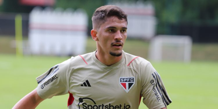 São Paulo F.C. – Tricolor segue com os ajustes de olho no duelo em Curitiba São Paulo F.C. – Tricolor segue com os ajustes de olho no duelo em Curitiba