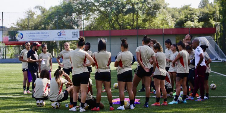 São Paulo F.C. – Equipe feminina treina com foco no Choque-Rainha
