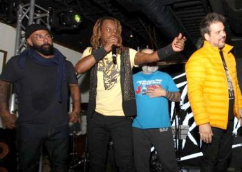 Em turnê pelos EUA, cantor Toni Garrido agita público do Boteco Ipanema em Norwalk
