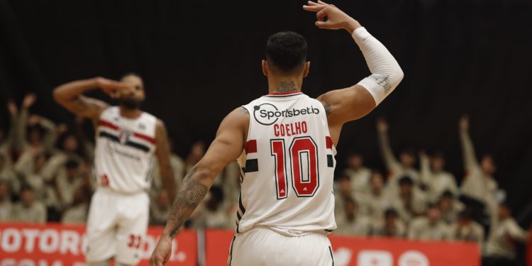 São Paulo F.C. – No Morumbi lotado, Basquete Tricolor bate o Flamengo e abre 2 a 0 na semi do NBB