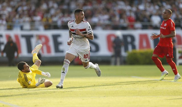 São Paulo F.C. – No Morumbi, São Paulo vence o Internacional por 2 a 0