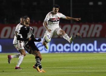 São Paulo F.C. – Em noite de muitos gols e recorde da torcida, São Paulo vence o Vasco no Morumbi