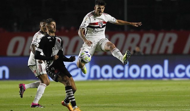 São Paulo F.C. – Em noite de muitos gols e recorde da torcida, São Paulo vence o Vasco no Morumbi São Paulo F.C. – Em noite de muitos gols e recorde da torcida, São Paulo vence o Vasco no Morumbi