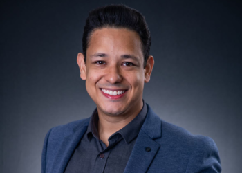 Conheça a trajetória de Adriano Medrado, responsável pelo sorriso perfeito dos famosos