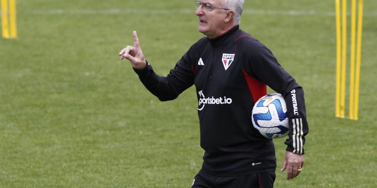 São Paulo F.C. – Tricolor treina em Bogotá antes de visitar o Tolima São Paulo F.C. – Tricolor treina em Bogotá antes de visitar o Tolima