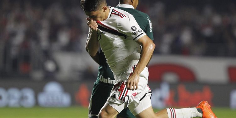 São Paulo F.C. – Com virada emocionante, São Paulo vence Goiás pelo Brasileirão