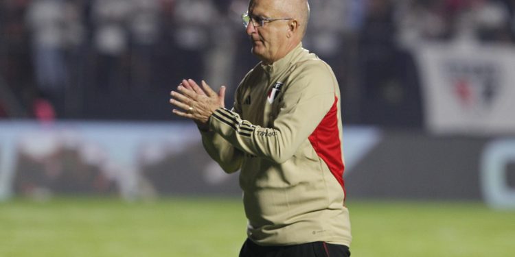 São Paulo F.C. – Dorival Júnior: “Os jogadores estão correndo até o último momento” São Paulo F.C. – Dorival Júnior: “Os jogadores estão correndo até o último momento”