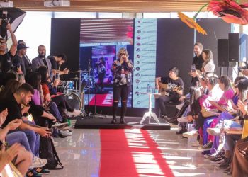 Cantora Sertaneja Paula Mattos participa de evento dia das mães no Shopping VHT, no Coração do Brás