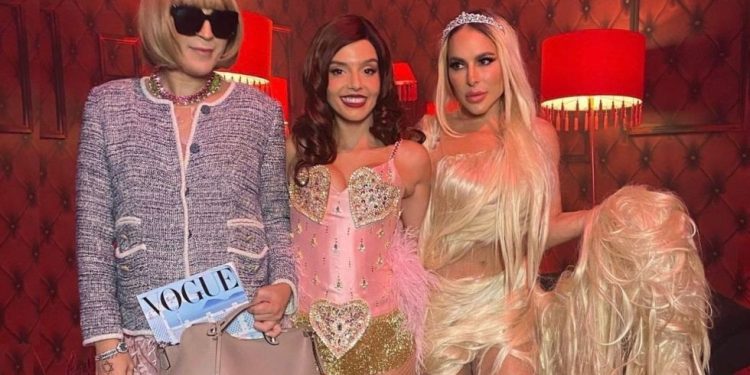 Modelo e Influencer Juliana Herc chama atenção em festa à fantasia da atriz Giovanna Lancellotti