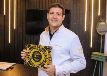 Dr. Gabriel Lembo é um renomado dentista com mais de 23 anos de experiência na área de reabilitação estética funcional