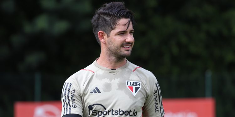 São Paulo F.C. – Pato treina com o grupo pela primeira vez