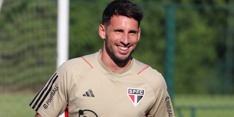 São Paulo F.C. – Elenco retorna ao CT da Barra Funda, e Calleri treina no campo São Paulo F.C. – Elenco retorna ao CT da Barra Funda, e Calleri treina no campo