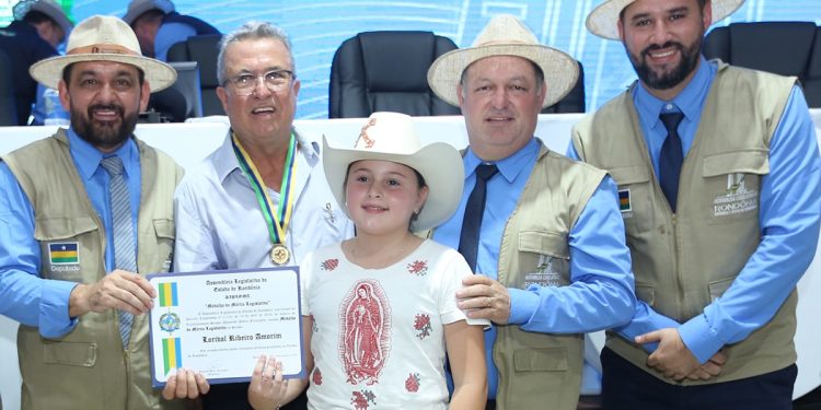 Deputado Pedro Fernandes honra Lorival Amorim com Medalha do Mérito Legislativo em Rondônia Deputado Pedro Fernandes honra Lorival Amorim com Medalha do Mérito Legislativo em Rondônia