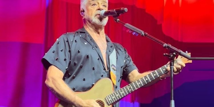 Lulu Santos realiza show com ingressos esgotados na House of Blues, em Orlando na Flórida