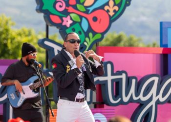 Netho Vidigal é do Brasil e canta na TV em Portugal no dia das mães