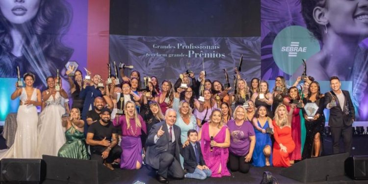 Feira Paraibana da Beleza em João Pessoa foi palco da 3ª edição da Premiação Tesoura de Ouro
