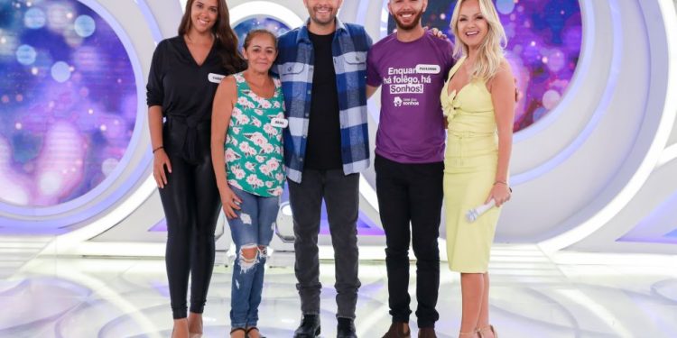 Programa Eliana exibe jovem de 25 anos que se dedica a cuidar de 250 crianças no Maranhão Programa Eliana exibe jovem de 25 anos que se dedica a cuidar de 250 crianças no Maranhão