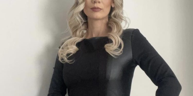Sob nova gestão Rede Brasil de televisão tem Camila Silveira para coordenar projetos e negócios e marketing