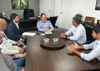 Deputado Pedro Fernandes recebe nova liderança do IFRO e debate avanços no Geo Rondônia