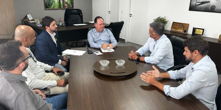 Deputado Pedro Fernandes recebe nova liderança do IFRO e debate avanços no Geo Rondônia Deputado Pedro Fernandes recebe nova liderança do IFRO e debate avanços no Geo Rondônia