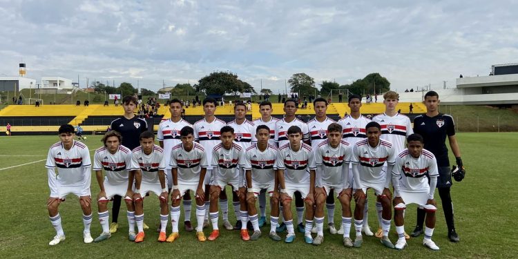 São Paulo F.C. – Sub-17 goleia o Grêmio e está na final da Copa Criciúma São Paulo F.C. – Sub-17 goleia o Grêmio e está na final da Copa Criciúma