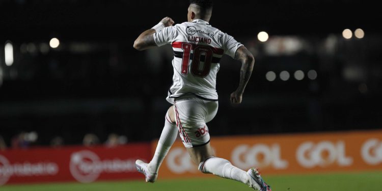 São Paulo F.C. – Luciano festeja golaço e virada: “Vitória gigante para nós” São Paulo F.C. – Luciano festeja golaço e virada: “Vitória gigante para nós”