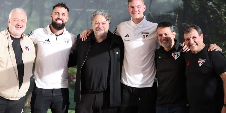 São Paulo F.C. – São Paulo acerta as renovações contratuais de Jandrei e Young São Paulo F.C. – São Paulo acerta as renovações contratuais de Jandrei e Young