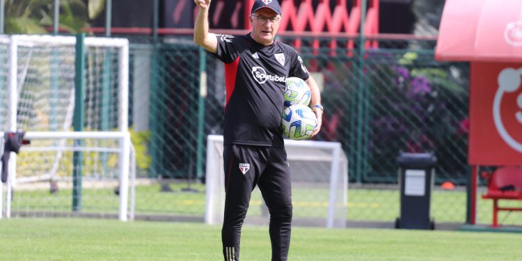 São Paulo F.C. – Tricolor finaliza preparação e segue para BH São Paulo F.C. – Tricolor finaliza preparação e segue para BH