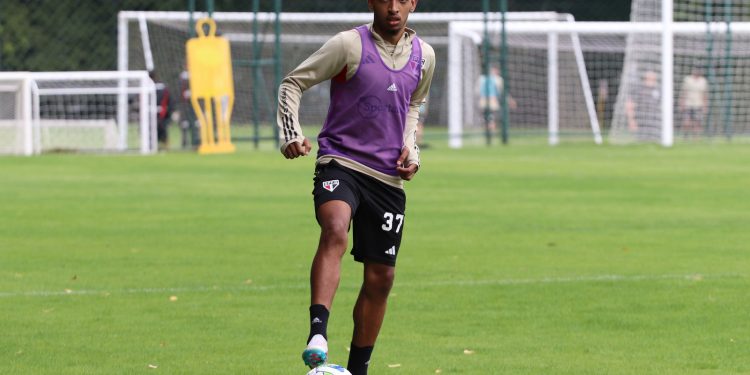 São Paulo F.C. – Talles Costa junta-se ao grupo de atletas em transição