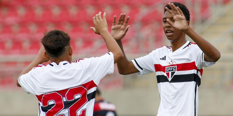 São Paulo F.C. – Caçulas da base vencem o Referência pelo Paulista São Paulo F.C. – Caçulas da base vencem o Referência pelo Paulista