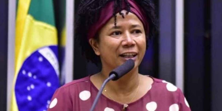 Deputada Sílvia Cristina pede ao Ministro das Cidades a conclusão do Morar Melhor II, em Ji-Paraná