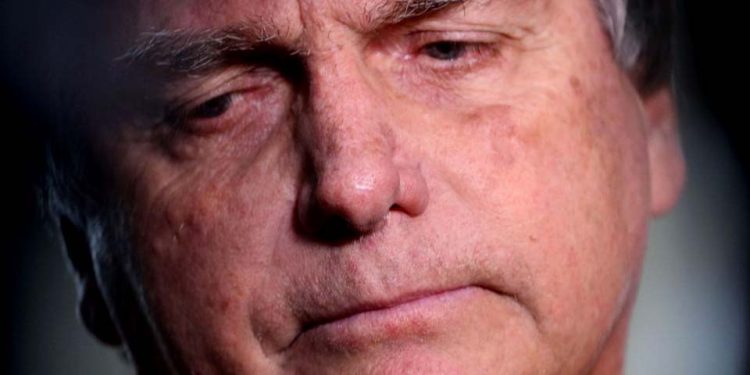 Por 5 votos a 2, Tribunal Superior Eleitoral torna Bolsonaro inelegível por oito anos Por 5 votos a 2, Tribunal Superior Eleitoral torna Bolsonaro inelegível por oito anos