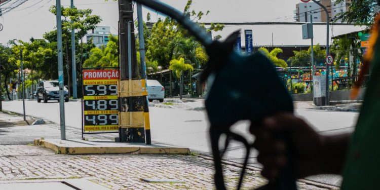 Viu posto de combustível com preço abusivo? Saiba como denunciar