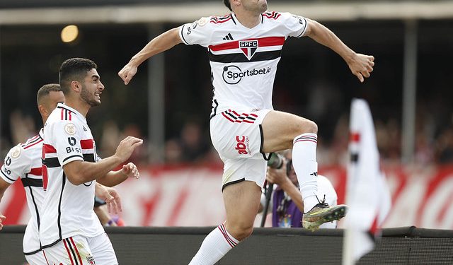 São Paulo F.C. – Em casa, São Paulo goleia o Santos no Brasileirão