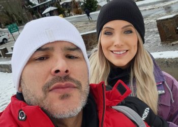 Dennis Ayres e Nathalia Zalaf abrem álbum de fotos das férias na neve