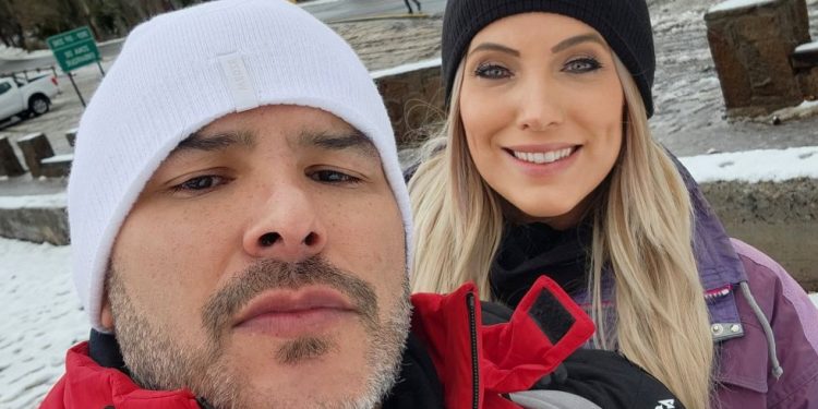 Dennis Ayres e Nathalia Zalaf abrem álbum de fotos das férias na neve Dennis Ayres e Nathalia Zalaf abrem álbum de fotos das férias na neve