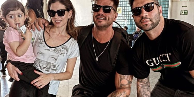 Apresentador de ‘No Limite’ Fernando Fernandes, viaja para o Ceará com afilhada e o compadre Guilherme Cherion Apresentador de ‘No Limite’ Fernando Fernandes, viaja para o Ceará com afilhada e o compadre Guilherme Cherion