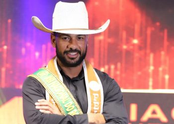 Rodrigo Avelino é eleito Rei Nacional do Rodeio 2022/2023 pelas mãos da Rainha Nacional do Rodeio 2022/2023 Maria Edna