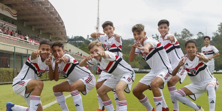São Paulo F.C. – Sub-11 e Sub-13 vencem no reinício do Paulista São Paulo F.C. – Sub-11 e Sub-13 vencem no reinício do Paulista