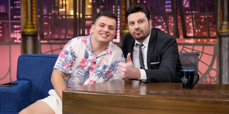 Danilo Gentili entrevista o streamer Paulinho o Loko nesta segunda Danilo Gentili entrevista o streamer Paulinho o Loko nesta segunda